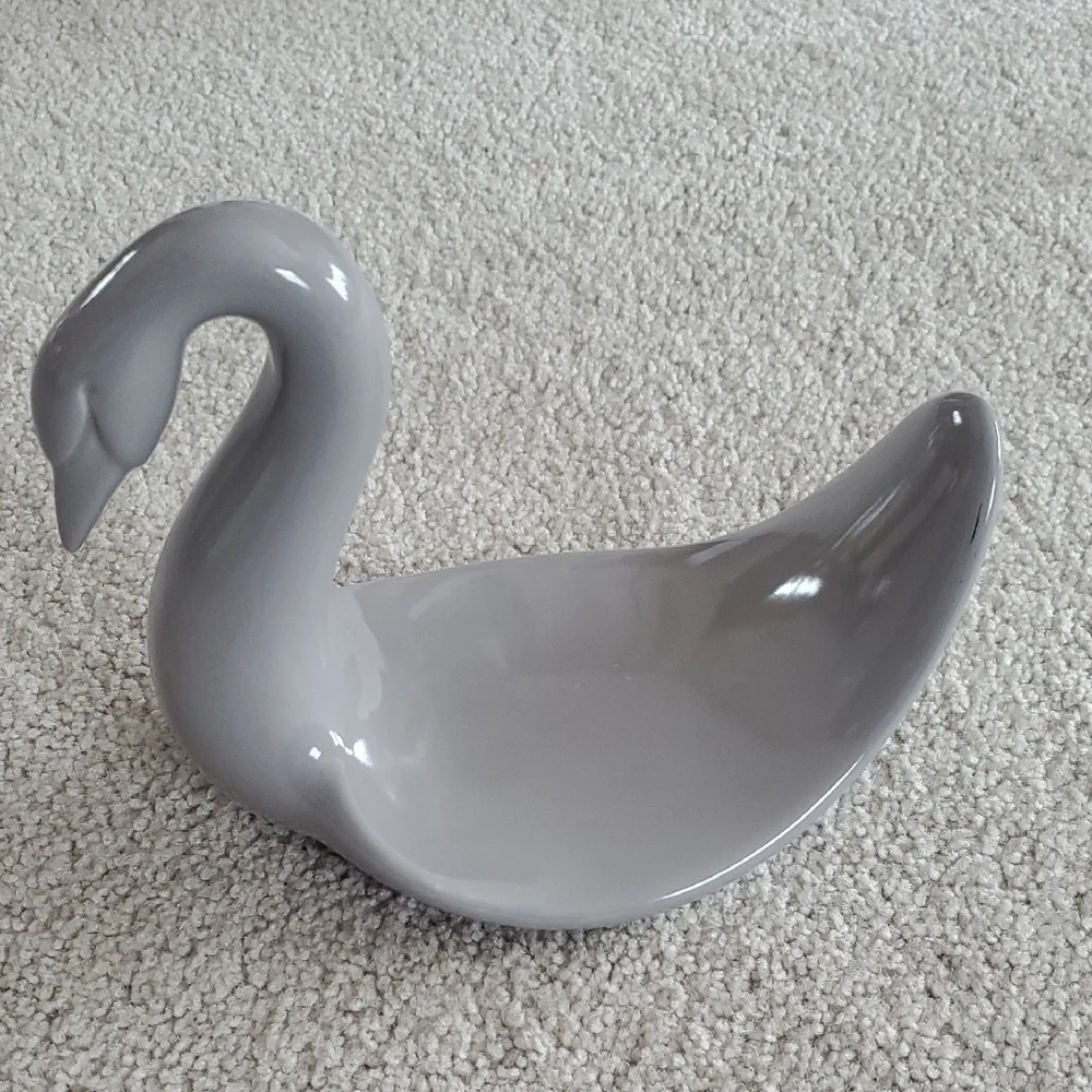Elegant Swan Towel Holder